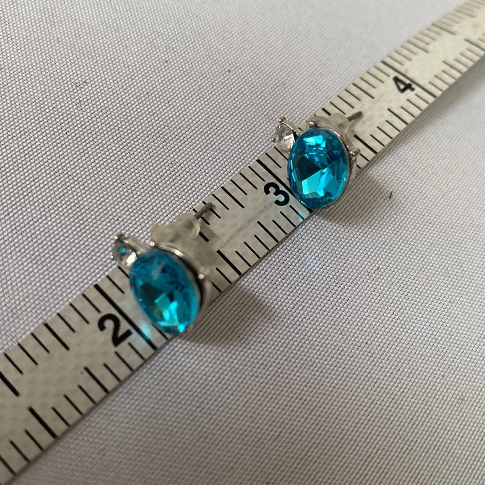 Dainty blue & clear crystal rhinestone earrings - Picture 4 of 4